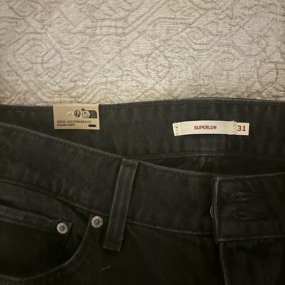 Levi's Women's super low double button relaxed, fit denim - Picture 4 of 7